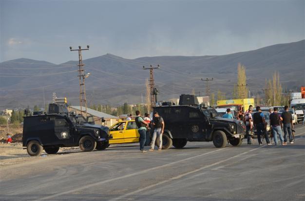 Two policemen heavily wounded in PKK attack on police shuttle