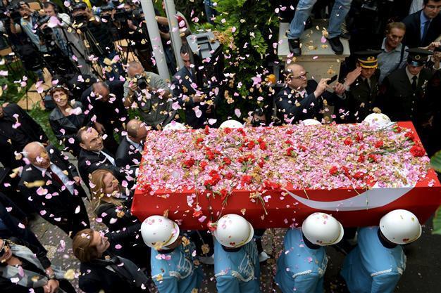Ankara bids farewell to former President Demirel in official ceremony