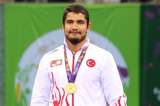 Renowned Turkish wrestler bags gold medal in Azerbaijan