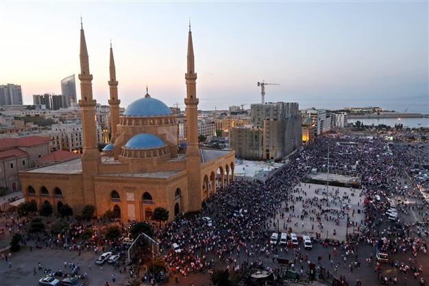 Lebanese in mass You Stink rally against politicians