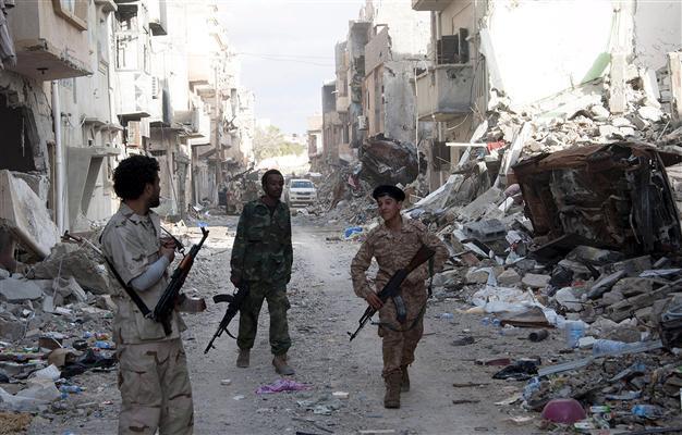 Libya loyalist forces battle ISIL in Benghazi