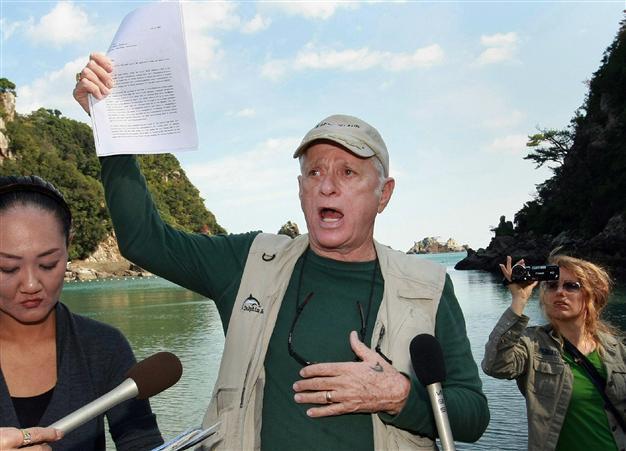 Japan arrests Flipper trainer as dolphin hunt starts