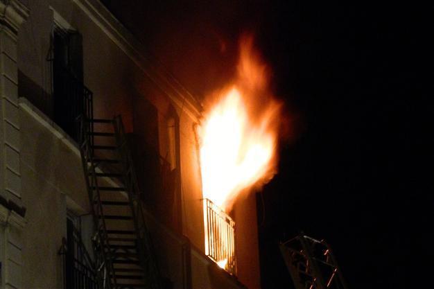 Eight dead in Paris apartment fire