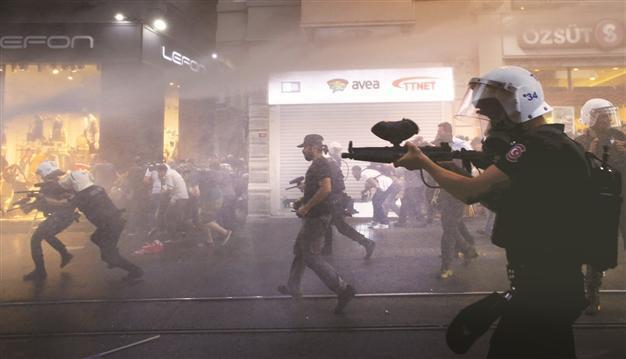 Turkish police fire tear gas to break up Istanbul protest