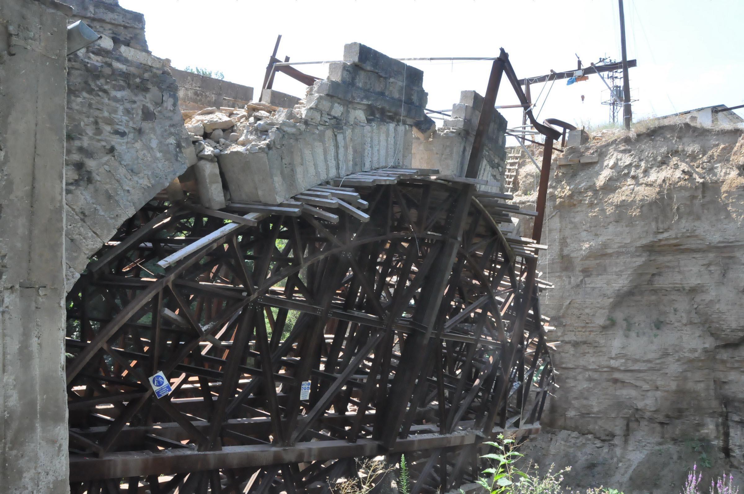 Historic bridge in Turkeys west collapses during restoration