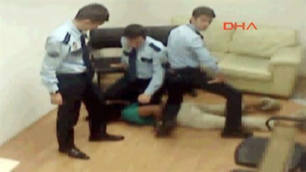 VIDEO: 12 Turkish police officers charged in the death of US woman at Istanbul airport
