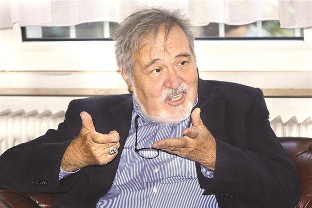 Turkish Foreign Ministry fined for losing renowned historians badges