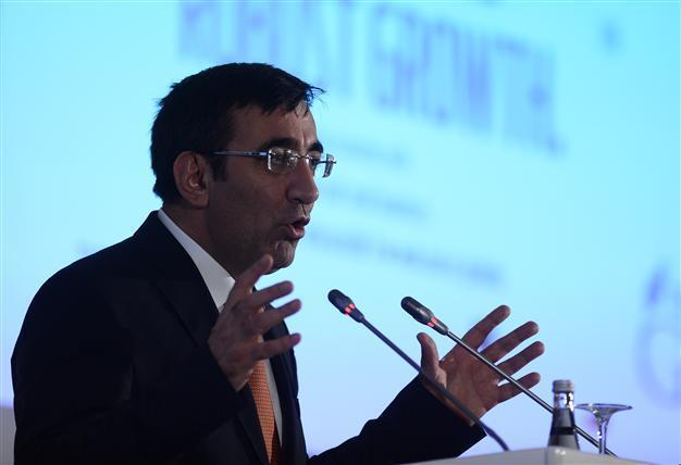 New Turkish economy tsar sees below-target growth but uncertainty clearing