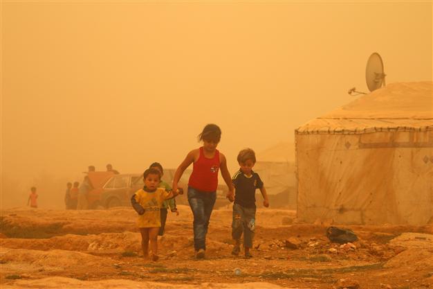 Sandstorm sweeping region kills two in Lebanon: Ministry