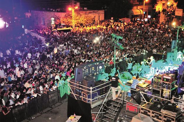 Music and dancing in Tzfat instead of rockets