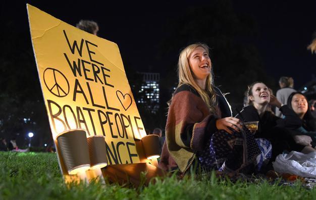 Australia boosts refugee intake, extends air strikes to Syria