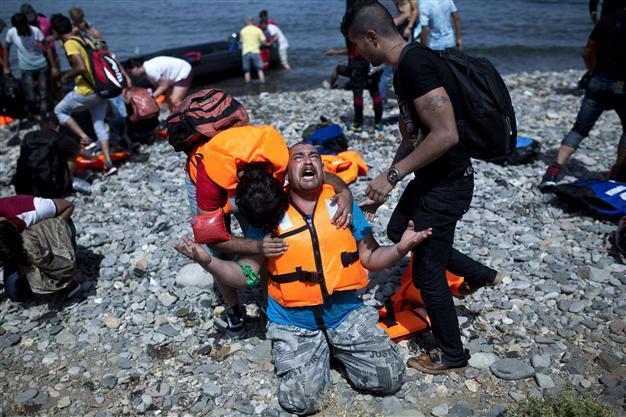 UN says 850,000 to cross sea to Europe this year and next