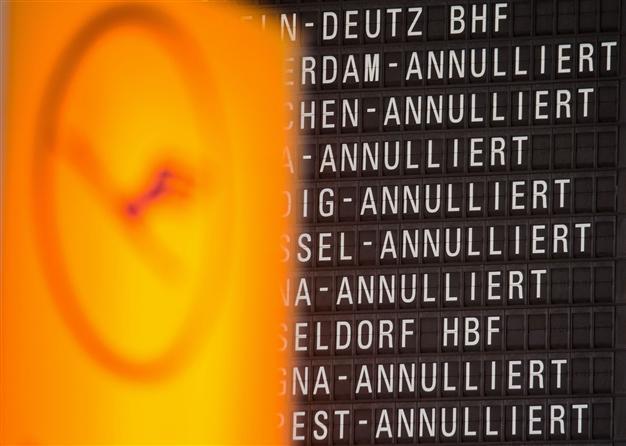 Lufthansa pilots strike halted by court