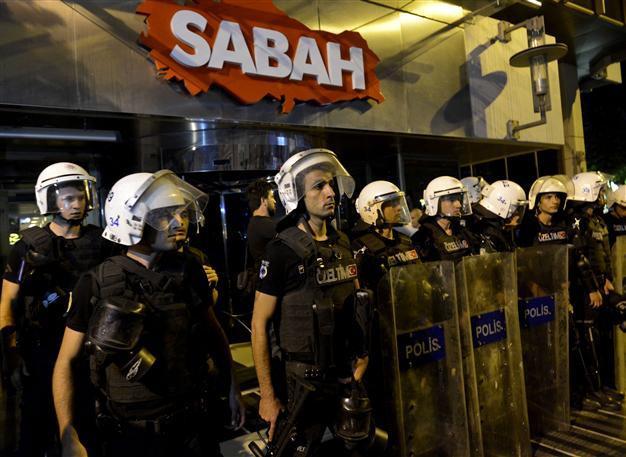 Building of Turkish daily, broadcaster attacked in Istanbul