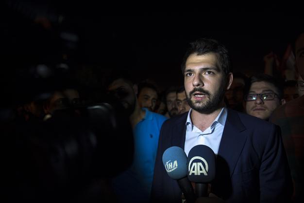 Tweets from AKP MP who took part in Hürriyet protest show he had supported Al-Nusra