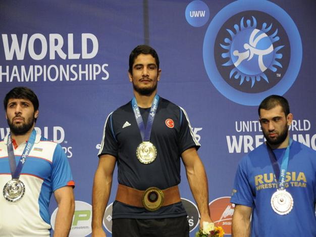 Turkish wrestler claims gold at World Championship