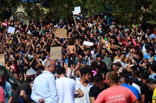 More migrants arrive at Turkey-Greece border