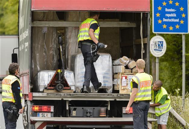 Border-free Europe unravels as migrant crisis hits record day