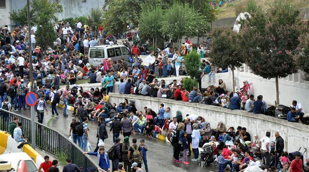 Syrian migrants determined to march on amid ‘deadline’