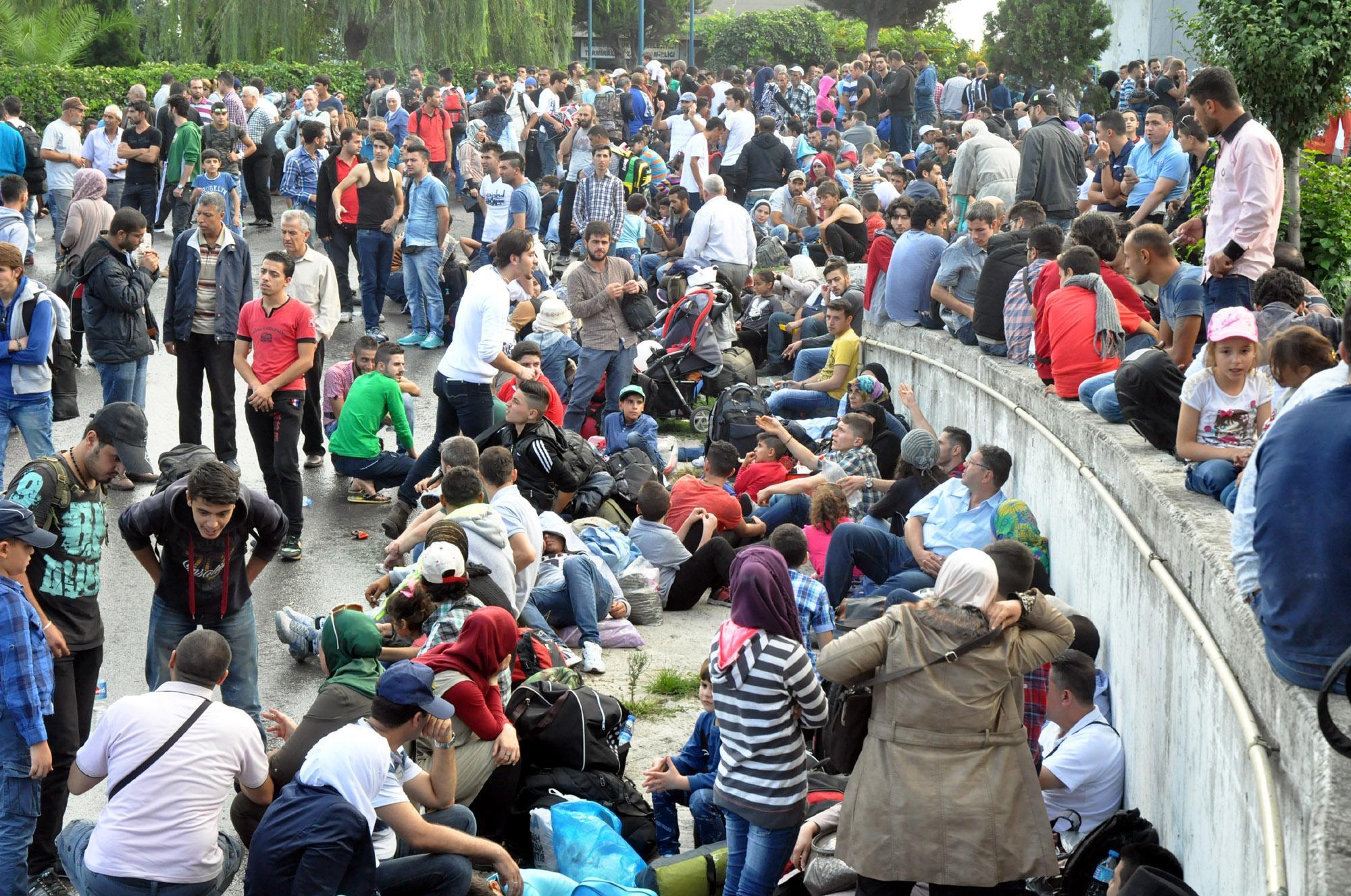 Syrian migrants determined to march on amid ‘deadline’