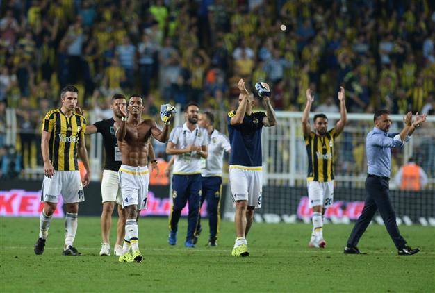 Beşiktaş, Fenerbahçe begin Europa League group campaign