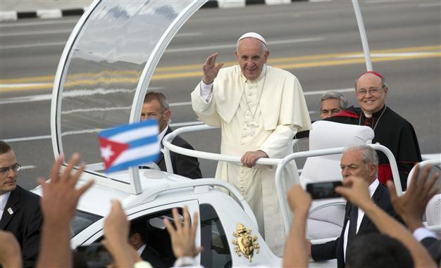 Pope tells U.S. and Cuba to push detente further