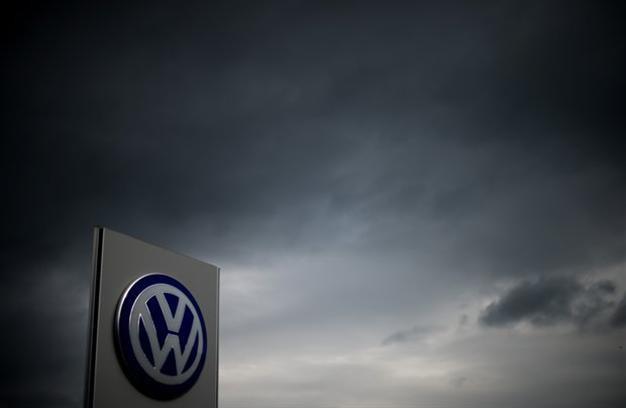 Pressure builds on Volkswagen CEO as emission-cheating probe spreads