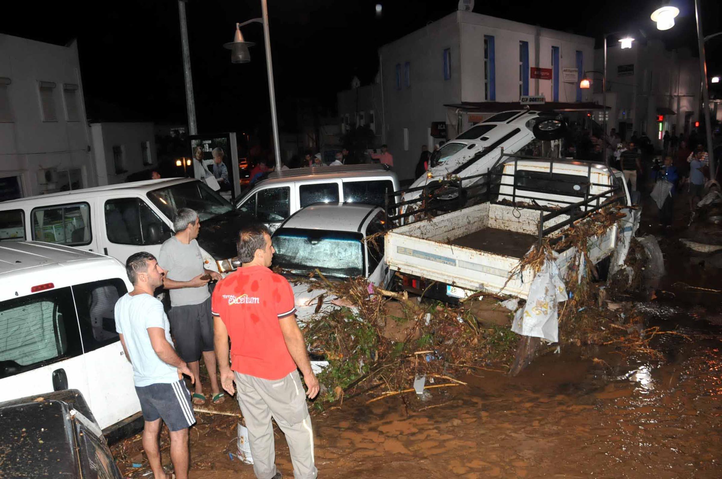 VIDEO: Flood devastates Turkeys famous resort