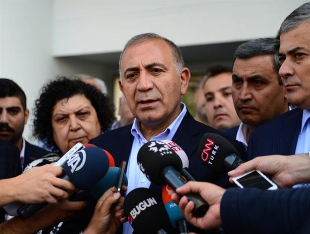 Party schisms emerge over poll safety for Nov 1