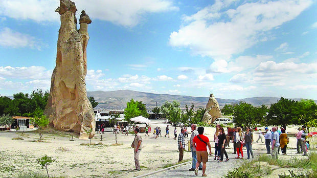 Däniken visits massive underground city in Nevşehir