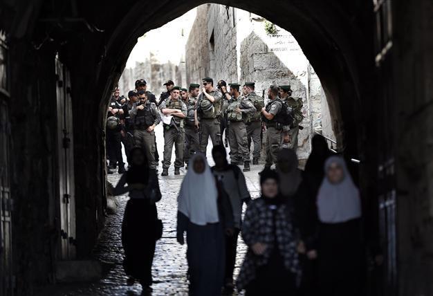Abbas opposes escalation with Israel as Al-Aqsa prayers restrictions lifted