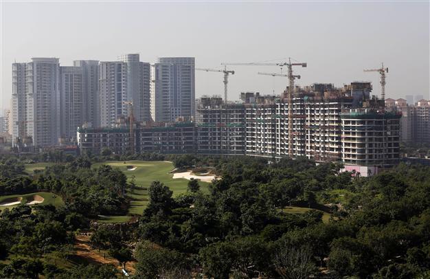 IMF again cuts growth forecasts for 2015, 2016