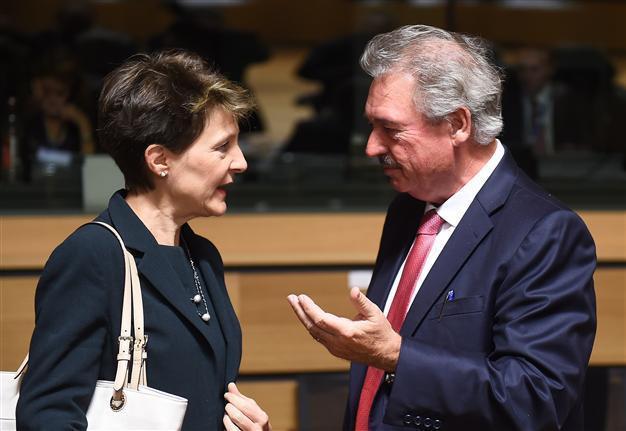 EU to speed up deportations to tackle migrant crisis