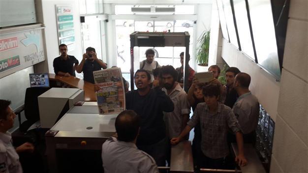 Yeni Asır newspaper office vandalized after call for protest in İzmir