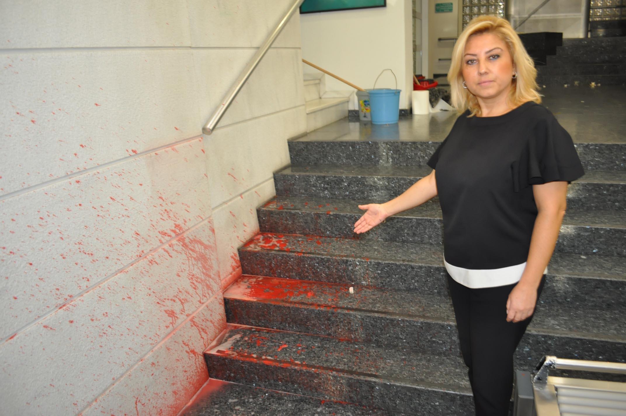 Yeni Asır newspaper office vandalized after call for protest in İzmir