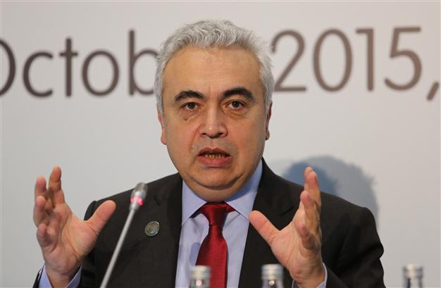 Volkswagen crisis promises change in car technology: IEA chief