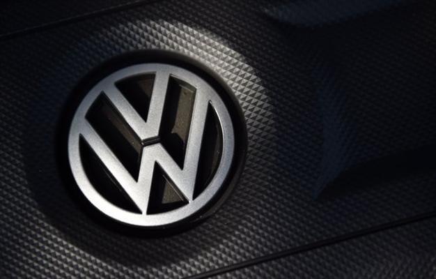 Volkswagen to hold extraordinary board meeting on Oct. 7: sources