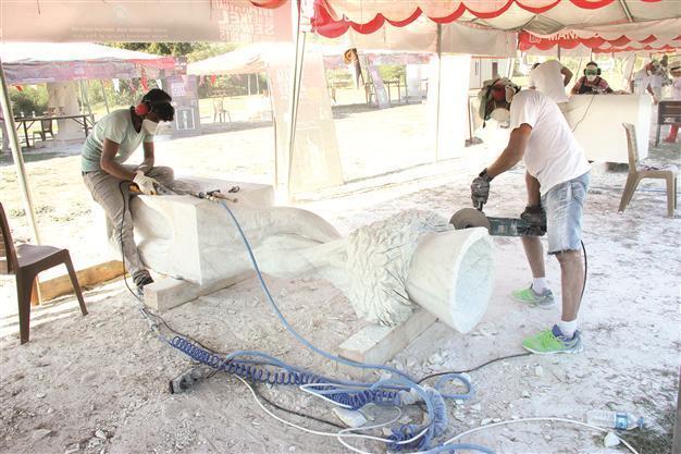 Sculptors work for symposium