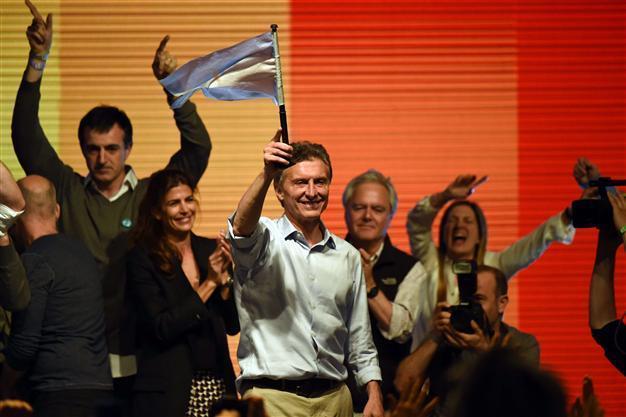 Argentine opposition candidate Macri forces run-off in presidential election