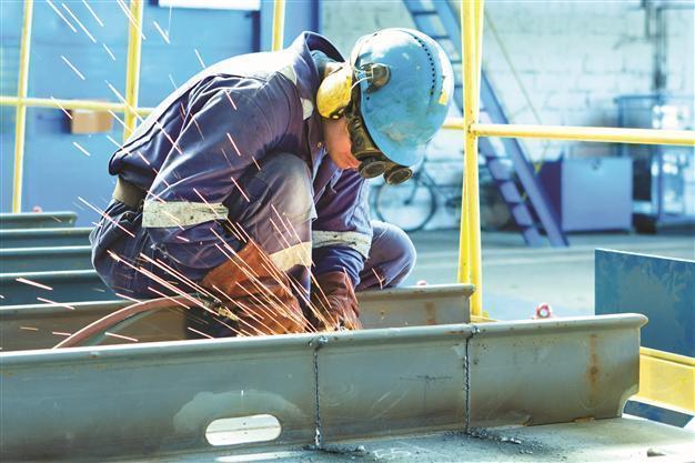 95 percent of Turkish blue collar workers want to live abroad: Poll