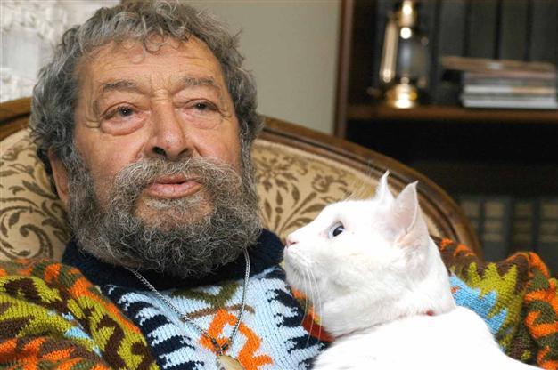 Turkish artist Fikret Otyam dies