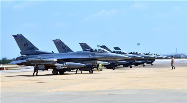 US deploying 6 F-16s to Turkey for ISIL fight: NATO mission
