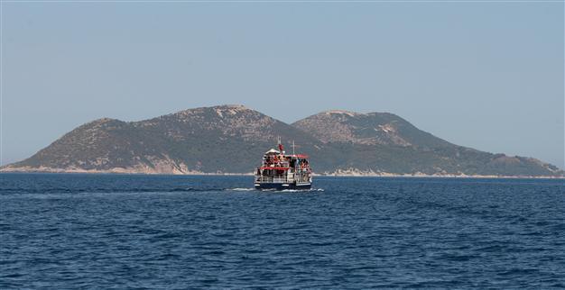 Derelict Albanian military island opens up to tourists