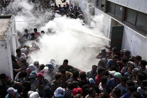 Fights among migrants break out on Greek island of Kos