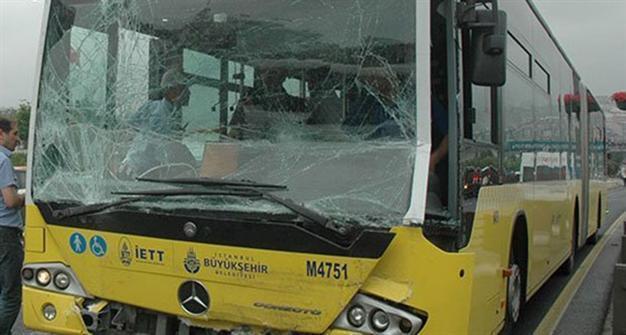 VIDEO: Four wounded in metrobus accident in Istanbul