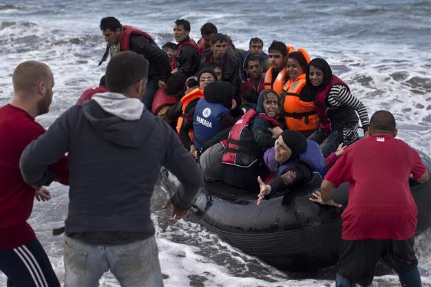 Rescue volunteers cry for help on Greek islands tragic shores