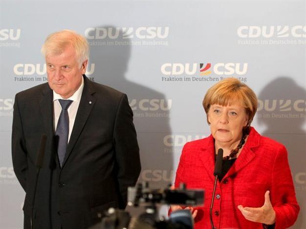 Merkel warns of Balkans fighting amid migrant influx