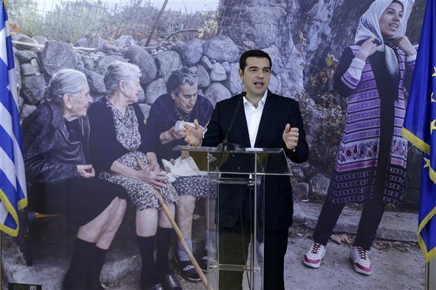 Greece carries out first relocation of refugees, to Luxembourg