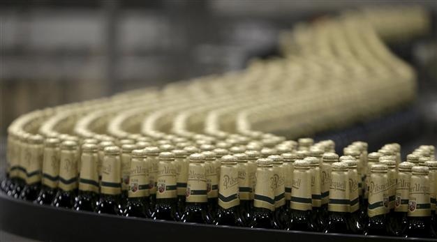 SABMiller logs sliding net profits amid takeover