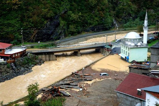 Floods, landslides kill 3 in northeast Turkey